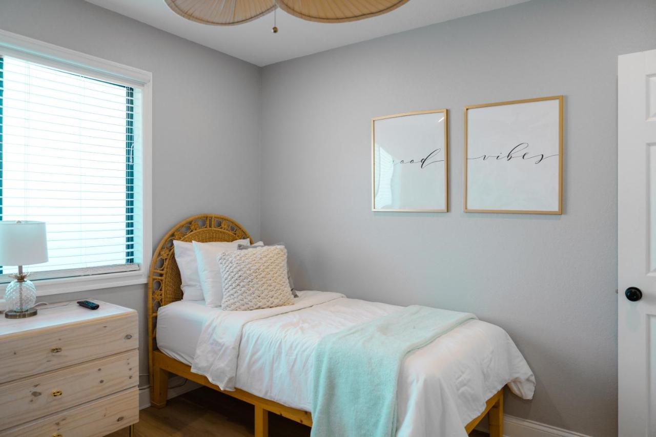 Luxury Villa 3 Blocks From The Beach With A Pool, Fire Pit And Outdoor Oasis 卡纳维拉尔角 外观 照片